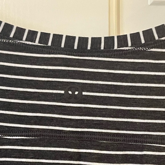 Lululemon Grey and White Striped long Sleeve. To the point top size 6 - Picture 4 of 5
